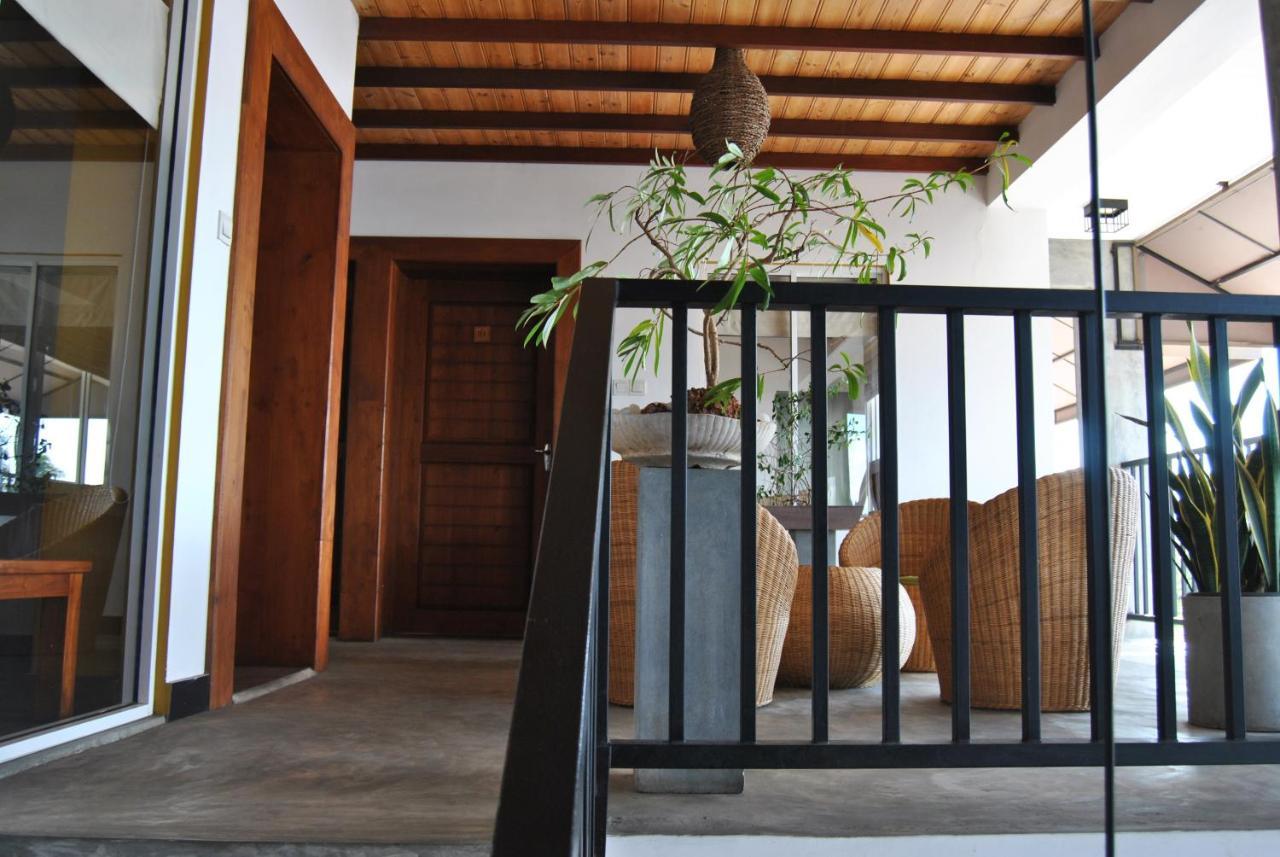 The Canoe Negombo Bagian luar foto